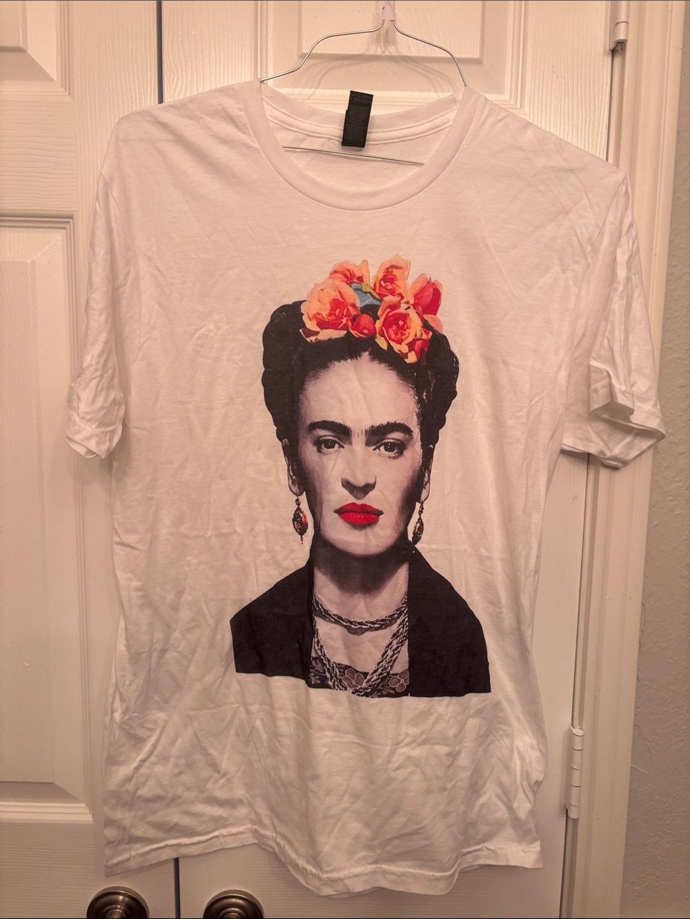 Frida Kahlo Portrait and Red/Orange Floral Accent tee unisex Size M